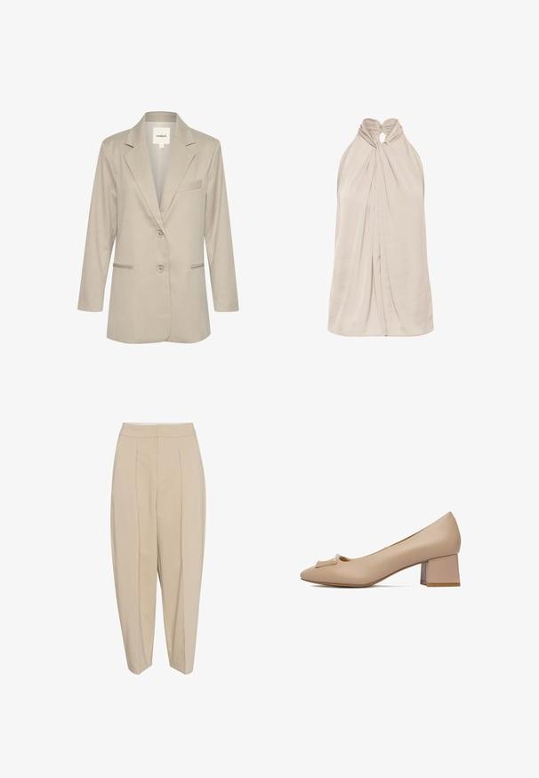 Blazer beige claro con cuello con muescas, cierre de un solo botón, dos bolsillos frontales y una textura sutil. Incluye un detalle en el bolsillo del pecho izquierdo.; Top beige de satén con cuello halter, nudo torcido y detalle de ojo de cerradura fruncido en el cuello, sin mangas y de corte holgado.; Pantalones beige entallados con cintura alta, frente plisado y pierna ajustada. La tela parece suave con un sutil brillo. Sin bolsillos visibles.; Zapato beige de mujer con tacón bajo tipo bloque, hebilla decorativa cuadrada en la puntera redondeada, acabado liso y parte trasera cerrada.