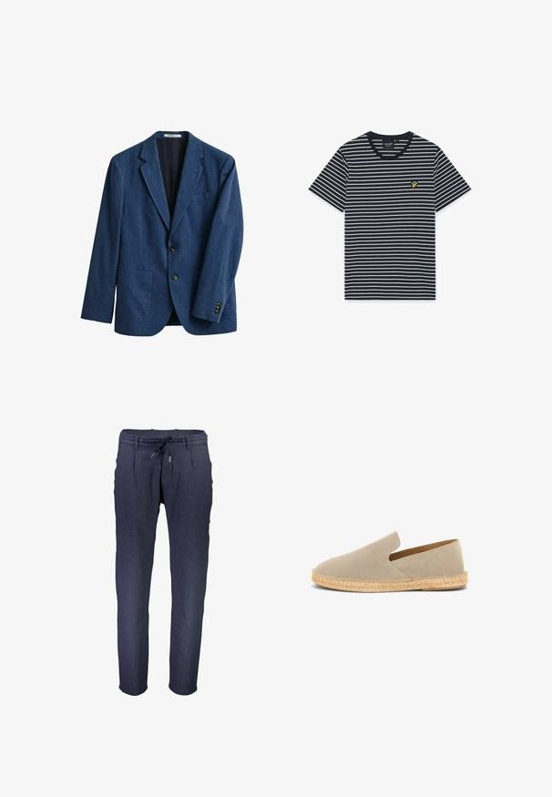 Blazer bleu marine pour homme, à simple boutonnage, avec revers crantés, deux poches plaquées frontales, deux boutons sur le devant et trois boutons aux poignets.; T-shirt bleu marine à manches courtes avec de fines rayures horizontales blanches et un petit logo d'oiseau jaune sur le côté gauche de la poitrine.; Pantalons bleu marine, tapered, en tissu texturé, avec une taille élastique dotée d'un cordon de serrage ajustable et des poches latérales.; Espadrille beige en daim à enfiler avec semelle enveloppée de jute et petit talon, vue latérale sur fond blanc.
