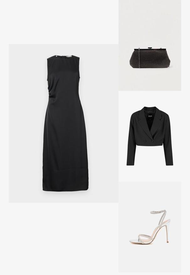 Sort cropped blazer lavet af glat stof. Har en dobbeltradet front med to sorte knapper og skarpe revers. Lange ærmer inkluderet.; Sort ærmeløs kjole med rund halsudskæring og diskret drapering på den ene side, lavet af glat stof, når til knælængde.; Sølv højhælede sandal med tynde stropper, prydet med rhinsten, og med et elegant design og spids tå.; Sort mesh clutch-taske med en struktureret silhuet, prydet med små metalstuds, har en låsemekanisme og en aftagelig kæderekke.