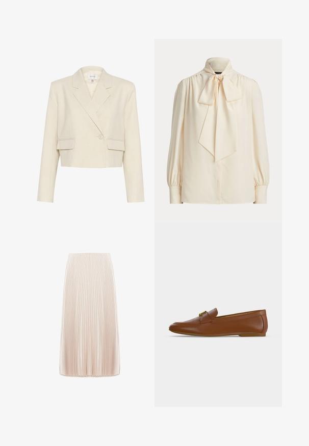 Blazer beige raccourci en tissu texturé, avec un devant croisé, des revers crantés et deux poches avant.; Blouse crème à manches longues avec un col montant et un grand nœud noué au cou, avec des épaules froncées et des manches à poignets.; Jupe midi plissée de couleur beige clair, fabriquée à partir d'un tissu lisse, présentant de fines plis verticaux et une taille élastique.; Mocassin en cuir marron avec une boucle dorée et un petit talon plat, vu de profil sur un fond clair uni.