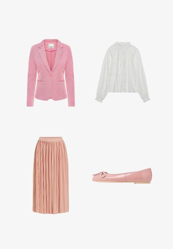 Rosa Blazer mit aufgesetztem Revers, Ein-Knopf-Verschluss, zwei vorderen Taschen und einem strukturierten Stoff. Etikett trägt die Aufschrift "ICHI."; Weiße Bluse mit langen Ärmeln, mit einem strukturierten Blumenmuster, gerafftem Ausschnitt und elastischen Bündchen. Weicher, leichter Stoff.; Hellrosa plissierter Midirock mit weitem Bund, aus leichtem Stoff, vor weißem Hintergrund dargestellt.; Pink patentleder Ballerinas mit abgerundeter Spitze, Seil-Details an der Vorderseite und einer beigefarbenen Gummisohle. Glatte, glänzende Oberfläche.