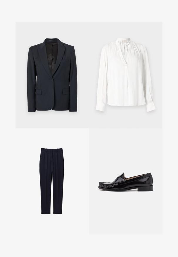 Donker marineblauwe blazer met een gestructureerd ontwerp, net iets gesneden revers, gesloten met een enkele knoop en twee voorzakken. Glad stof met een subtiele textuur.; Witte blouse met lange mouwen, een opstaande kraag, geplooide plooien bij de halslijn en een verborgen knoopsluiting aan de voorkant.; Zwarte op maat gemaakte pantalon met riemlussen en een slanke, rechte pijp tegen een witte achtergrond.; Zwarte leren mokassin met een glanzende afwerking, voorzien van franjes aan de voorkant en een lage gestapelde hak.