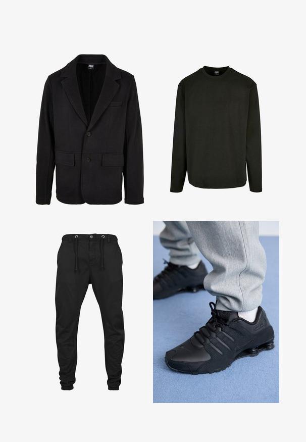 Schwarze Blazerjacke aus weichem Stoff mit einem Reverskragen, zwei Fronttaschen und einer Zwei-Knopf-Verschluss. Klassisches Design mit minimaler Textur.; Schwarzes Langarm-T-Shirt aus Baumwolle mit Rundhalsausschnitt und geradem Saum. Minimalistisches Design ohne Muster oder Akzente.; Schwarze Jogginghose aus Baumwollmischung mit Kordelzug am Bund, elastischen Bündchen und Seitentaschen, mit glatter Textur und regulärer Passform.; Person in schwarzen Nike Shox Sneakers und grauen Jogginghosen, der auf einem hellblauen Teppich steht.