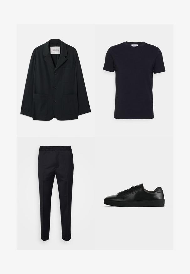 CLOSED WORKWEAR - Blejzrové sako - dark night; Čierne tričko s krátkym rukávom a okrúhlym výstrihom, s malou bielou etikettou na vnútornej strane výstrihu.; Čierne nohavice vyrobené z ľahkej tkaniny, so elastickým pásom, bočnými vreckami a rolovanými manžetami. Hladká textura s prednými skladmi.; Čierna nízka kožená teniska s čiernymi šnúrkami a hrubou čiernou podrážkou, zobrazená z profilu na svetlosivom pozadí.