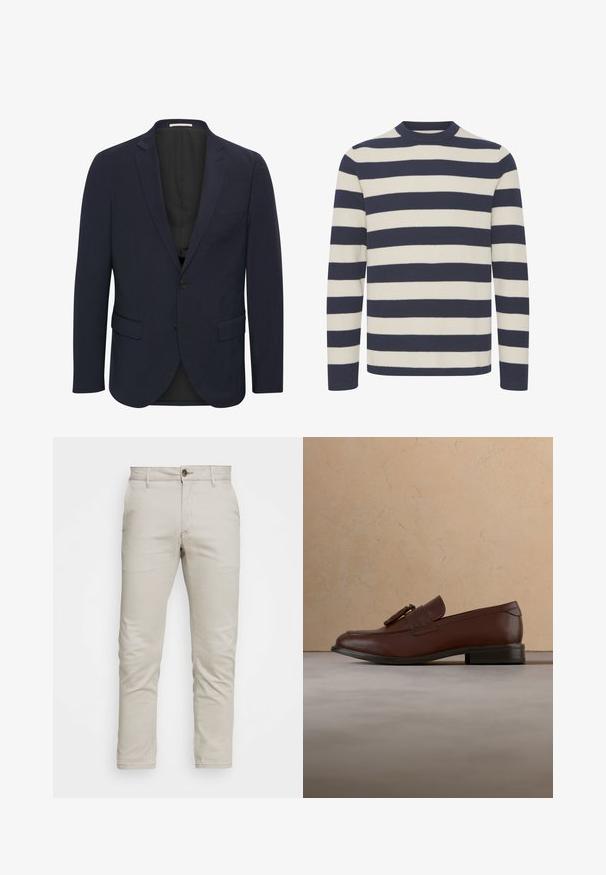 Marineblauer Blazer aus glattem Material, mit einem Reverskragen, zwei vorderen Taschen, einem Ein-Knopf-Verschluss und einem schwarzen Innenfutter.; Pullover-Strickpullover mit breiten horizontalen Streifen in Marineblau und Creme, langen Ärmeln und einer weichen Textur.; Beige Chinos mit geradem Bein, aus einem Baumwoll-Mischgewebe gefertigt. Mit vorderem Knopfverschluss und Seitentaschen. Glatte Textur.; Brauner Leder-Tassel-Slipper, der über einem strukturierten beigen Teppich schwebt, im Hintergrund ein runder Holztisch und gestapelte Bücher.