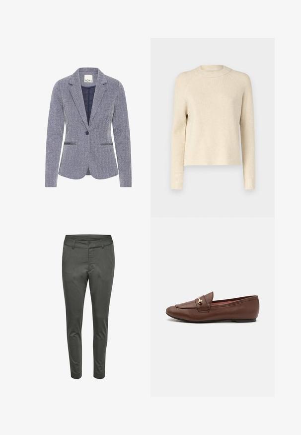Sako s herringbone vzorom v námorníckej modrej a bielej farbe. Obsahuje klapkové límce, dva predné vrecká a zapínanie na jeden gombík pre upravený vzhľad.; Hladký úpletový sveter v krémovej farbe s okrúhlym výstrihom, dlhými rukávmi a rovný strih. Mäkkučká textura so subtilnými tónovými variáciami.; Tmavozelené nohavice so slim fit strihom, s hladkým povrchom, bočnými vreckami a pásom s pútkami na opasok. Žiadne viditeľné ozdoby.; Hnedé kožené mokasíny s plochou podrážkou, ktoré majú dekoratívny zlatý prackový detail a hladký povrch, navrhnuté pre pohodlie a jednoduché obúvanie.