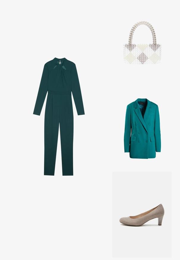 Teal dubbelzijdig blazer gemaakt van gladde stof. Bevat inkepingen, twee voorzakken en ronde knopen.; Lange mouw jumpsuit van donkergroene stof, met een hoge halslijn, plooien bij de taille en een ritsluiting aan de achterkant.; Beige damespumps met lage hak, bovenwerk van gestructureerde stof en een ronde neus, weergegeven op een witte achtergrond.; Duidelijke beaded handtas met een gestructureerde rechthoekige vorm, met witte en lichtbruine diamanten patronen en een textuur met kralen handgreep.