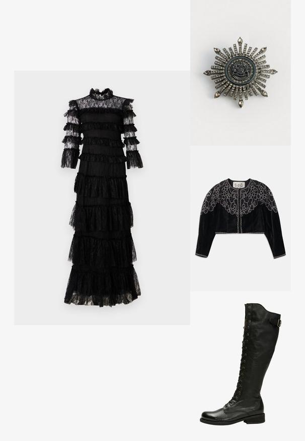 Schwarze, kurz geschnittene Samtjacke mit aufwändiger, bestickter Blumenstickerei und einer kettenähnlichen Verzierung entlang des Ausschnitts und Saums. Lange Ärmel.; Schwarzes Spitzenkleid mit geschichteten Rüschen. Hoher Ausschnitt und durchsichtige, lange Ärmel. Strukturiertes Gewebe mit aufwendigen Details und gestuftem Design.; Schwarze Leder-Knöchelstiefel mit Schnürung vorne, silbernen Ösen und seitlichem Schnallenverschluss. Verfügt über eine strukturierte Oberfläche und einen gestapelten Absatz.; Sternförmige Brosche aus silberfarbenem Metall mit klaren Strasssteinen. Das zentrale Design zeigt ein kreisförmiges Emblem mit filigranen Details.