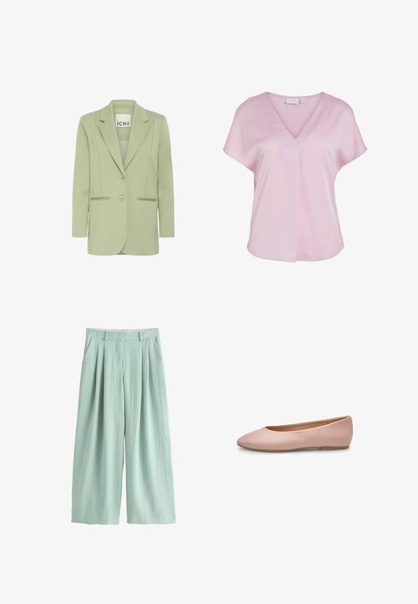 Lichtgroene blazer van zacht materiaal, met een notch-kraag, twee knopen en twee voorzakken met biesdetails.; Lichtroze blouse met korte mouwen, V-hals en losse pasvorm, gemaakt van gladde stof, met een klein plooidetail aan de voorkant.; Lichtgroene wijde broek met een hoge taille, voorplooien, riemlussen en zijzakken, getoond tegen een witte achtergrond.; Roze leren ballerina met een puntige neus, gladde textuur, minimale accenten en een effen lichtbruine zool. Eenvoudig ontwerp, zonder versieringen.