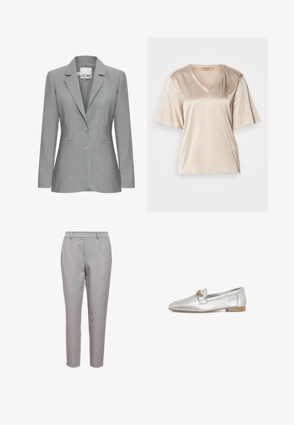 Lys grå blazer med spillet revers, to knapper og sidelommer. Fremstillet i tekstureret stof med en skræddersyet pasform. Mærkeetiket synlig.; Beige satin T-shirt med V-hals, korte udvidede ærmer og en glat tekstur. Designet er enkelt uden mønstre eller udsmykninger.; Grå skræddersyede bukser i et tekstureret stof, med flad front, bæltestropper og et cropped snit, afsluttet med sidelæg.; Sølv læder loafers med en struktureret finish, der har et guldfarvet hardware-detalje foran og en lav, flad hæl.