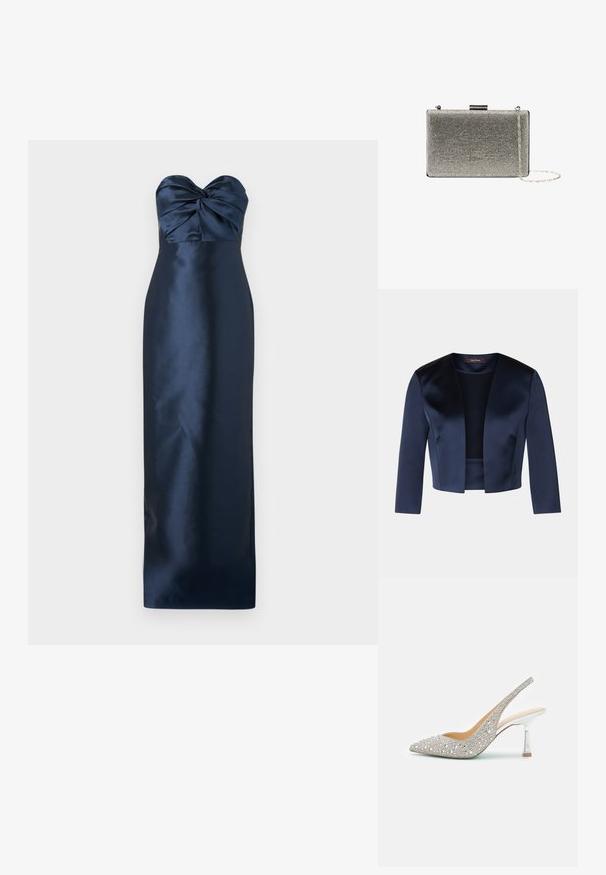 Navyblaue, gekürzte Jacke aus glattem Satin mit Dreiviertelärmeln und offenem Vorderteil. Keine Verschlüsse oder Verzierungen.; Marineblaues trägerloses Abendkleid mit plissiertem Oberteil und glatter Satin-Textur, taillierter Silhouette und bodenlanger Gestaltung.; Silberner Slingback-Pumps mit spitzer Zehe, bedeckt mit Strasssteinen und Perlen, mit transparentem Absatz und glattem Innenfutter.; Clutch-Tasche mit rechteckiger Form, silberner Textur-Oberfläche, metallischem Rahmen und abnehmbarem Kettenriemen. Akzentuiert mit kleinen schimmernden Details.