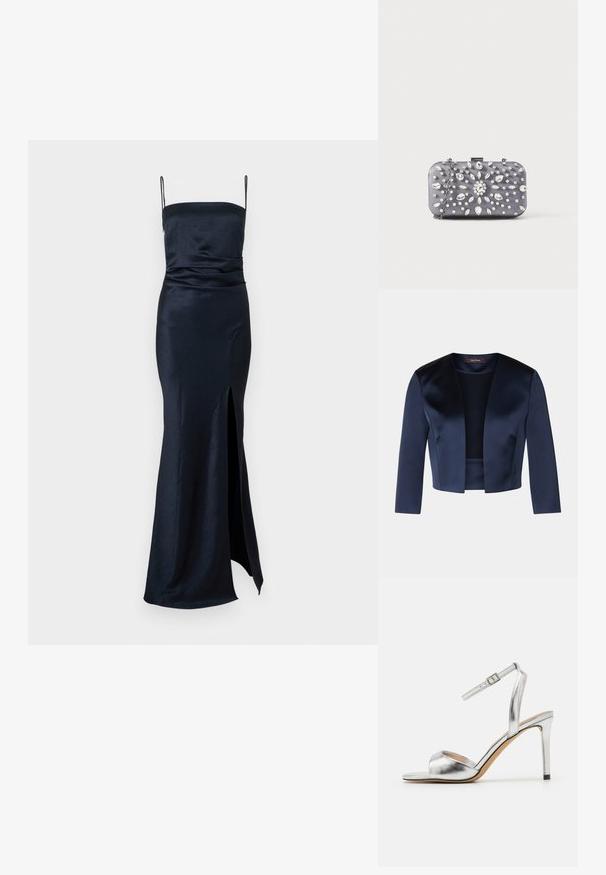 Veste courte bleu marine en satin lisse avec des manches trois-quarts et un design à ouverture frontale. Sans fermetures ni embellissements.; Robe de soirée en satin navy avec un corsage ajusté, des bretelles spaghetti fines et ajustables, et une fente jusqu'à la cuisse, comportant un détail drapé au niveau de la taille.; Sandale à talon haut argentée avec un bout ouvert, texture métallique et bride de cheville ajustable. Présente un talon aiguille effilé et une semelle intérieure lisse.; Petit sac pochette rectangulaire gris foncé orné de strass clairs disposés en motif rayonnant, avec une bandoulière chaîne argentée.