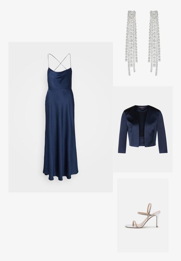 Navyblauwe cropped jas van glad satijn met driekwartmouwen en een open voorkant. Geen sluitingen of versieringen.; Jarlo ADIA - Galajurk - navy; Madden Girl WISE - Sandalen met hoge hak - silver; Lange zilveren oorbellen met een scala aan heldere, facetteerde kristallen in een waterval van strengen met variërende lengtes en vormen.