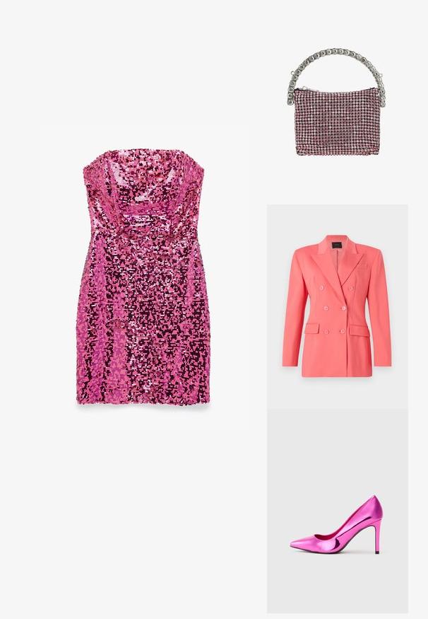 Koraalkleurige dubbelzijdige blazer met een gestructureerd ontwerp, inkepingen op de revers en twee voorzakken. Gemaakt van een gladde, lichte stof.; Bandeau, korte roze jurk bedekt met glinsterende pailletten die een fonkelend, gestructureerd oppervlak creëren.; Glanzend metallic roze hoge hakken stiletto schoen met puntige neus, display op een effen lichtgrijze achtergrond.; Kleine handtas bezet met roze strass-steentjes en een gebogen handvat gemaakt van grote doorzichtige edelstenen.
