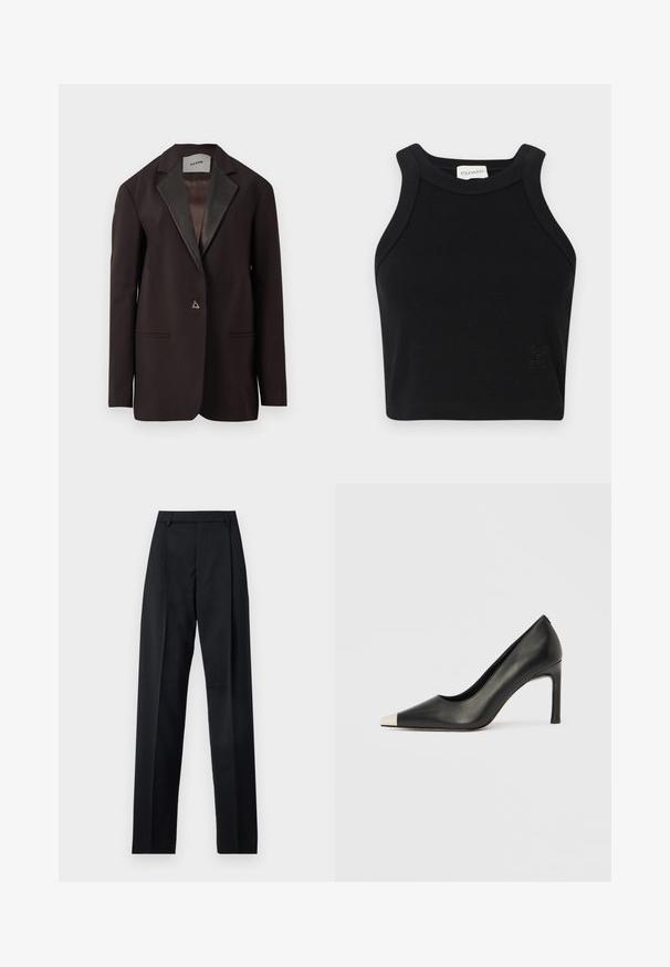 Sort blazer med satinrevers, der har to forlommer og en enkelt knaplukning. Skræddersyet design med en struktureret pasform.; Sort ribbet crop top med en tætsiddende design, brede stropper og en diskret logo-detalje. Lavet af strækbart materiale for komfort.; Sorte bukser lavet af glat stof, der har høj talje, brede ben, frontfolder og klassiske bælteløkker. Ingen synlige sidelommer.; Sort læder højhælet sko med spids tå og metal-sølv hætte. Har en glat finish og en slank hæl på 10 cm.
