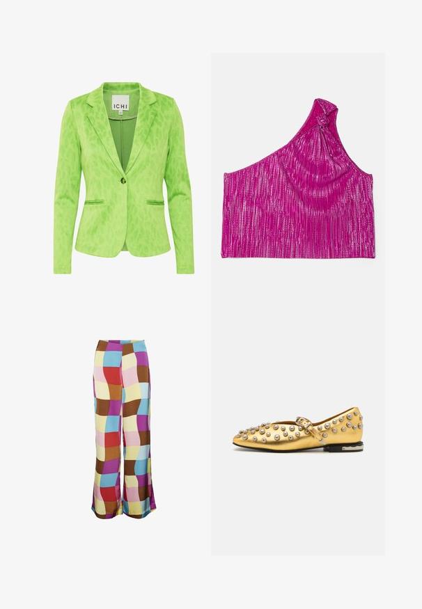 Groene blazer met een gestructureerd luipaardprintpatroon, voorzien van een opstaande kraag, twee voorzakken en een enkele knoopsluiting.; One-shoulder top van felroze stof met metallic strepen, voorzien van een geknoopte details op de schouder en een glad, textuur oppervlak.; SOMETHINGNEW SABRINA PANTS - Broek - dahlia; Gouden platte schoen met spitse neus, bedekt met zilveren studs. Beschikt over een gespsluiting en een gestructureerde zool. Glad metalen afwerking.