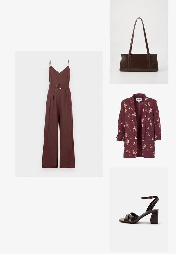 Damenblazer in Burgund mit floralem Muster, hochgekrempelten Ärmeln, offenem Vorderteil und kleinen pinken und grünen Blumenmustern überall.; Ärmelloser brauner Jumpsuit mit weitem Bein, dünnen Trägern, V-Ausschnitt, plissiertem Vorderteil und passendem Gürtel mit Doppelschließe.; Braune Ledersandale mit hohem Absatz, Knöchelriemen, vorderem Kreuzdesign und Blockabsatz auf schlichtem hellen Hintergrund.; Braune Lackleder-Handtasche in rechteckiger Form, mit zwei langen Griffen und subtilen, geschwungenen Akzenten auf der Vorderseite.