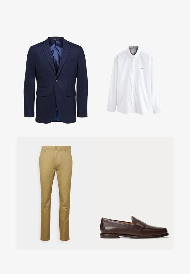 Marineblauer Slim-Fit Herrenblazer mit Kerbklappen, zwei vorderen Klappentaschen, einer Brusttasche und einem Einzelknopfverschluss.; Weißes Hemd mit Knöpfen und einem strukturierten Kragen, der innen ein kontrastierendes Karomuster sowie ein kleines, gesticktes Emblem auf der Brust aufweist.; Khaki Chinos aus glattem Baumwollmaterial, mit klassischem geradem Schnitt, Vordertasche und einem einzelnen Knopfverschluss an der Taille.; Dunkelbrauner Leder-Pennyloafer mit Nahtdetails und niedrigem gestapeltem Absatz, seitlich auf einfachem Hintergrund gezeigt.