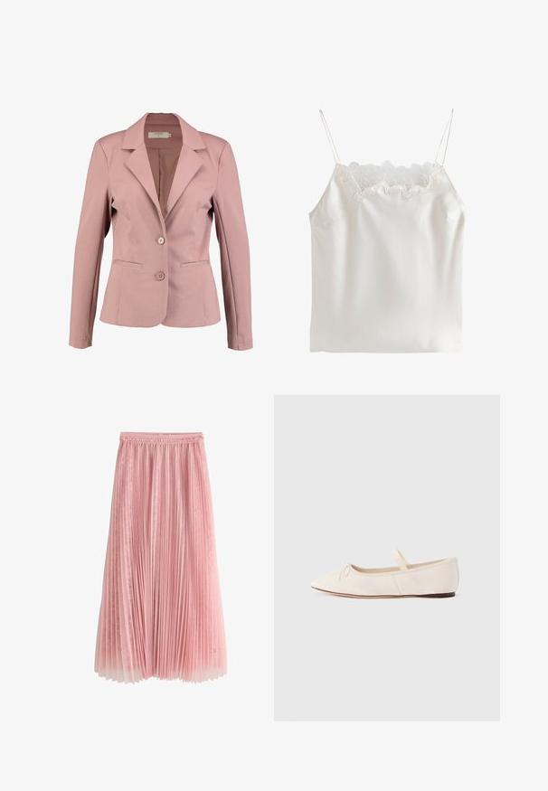 Lys rosa blazer med krave, enknap design, to knapper og to forlommer. Glat stof med let glans.; Hvid satin camisole med tynde stropper og blomsterblonde langs den firkantede udskæring.; Rosa plisseret midi-nederdel med et lag af blonder under og en rynket talje, vist på en hvid baggrund.; Ballerinasko med lys beige ruskindsoverdel, spids tå og en tynd elastikrem over vristen. Flad sål med minimal gummidetalje.