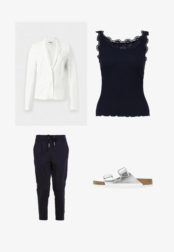 Blazer blanc cintré avec deux boutons, revers crantés, manches longues et une poche passepoilée à l'avant droite.; Débardeur côtelé marine avec une bordure en dentelle le long de l'encolure et des épaules, présentant un ourlet en dents de scie et une coupe ajustée. Texture de tissu douce.; ONLY ONLPOPTRASH PIPING PANT - Pantalon de survêtement - night sky; Sandale métallique argentée avec deux brides réglables, semelle intérieure en liège et semelle blanche. Surface supérieure lisse avec une finition brillante.