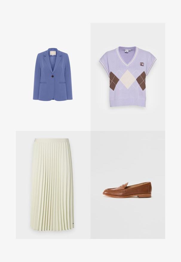 Skræddersyet blazer i lyseblåt stof, med en enkelt brun knap, klapkraver og to forreste lommer med en glat tekstur.; Lilla strikket kortærmet pullover med V-hals, der har brune og cremefarvede diamantmønstre samt et lille logo på venstre bryst.; Plisseret midiskørt i lys cremet stof med en glat talje og ensartede lodrette folder. Har et lille mærke nær kanten.; Lauren Ralph Lauren WYNNIE - Loafers - deep saddle tan