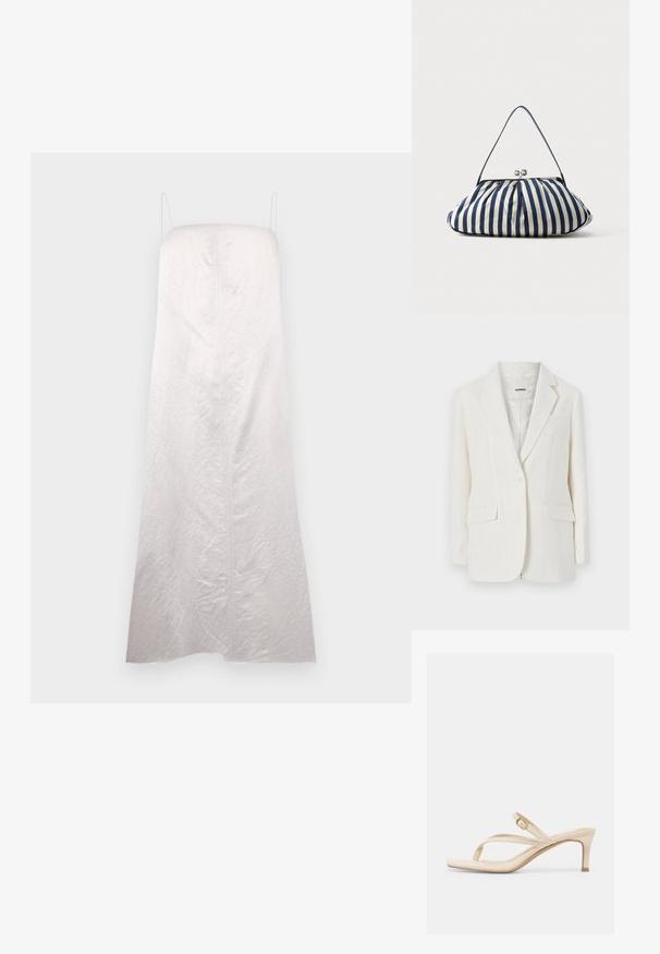 Blazer blanc à rayures fines avec un col à revers, fermeture à un bouton et deux poches avant. Tissu lisse avec un léger éclat.; Robe blanche sans manches avec une silhouette droite, fabriquée en tissu légèrement texturé, dotée d'une couture centrale et de bretelles minimales.; Sandale à talon beige avec une boucle d'orteil, des lanières fines, une boucle dorée réglable et un petit talon kitten, sur fond blanc.; Sac à main en tissu rayé vertical bleu marine et blanc avec fermoir argenté et fine bandoulière sur fond clair.