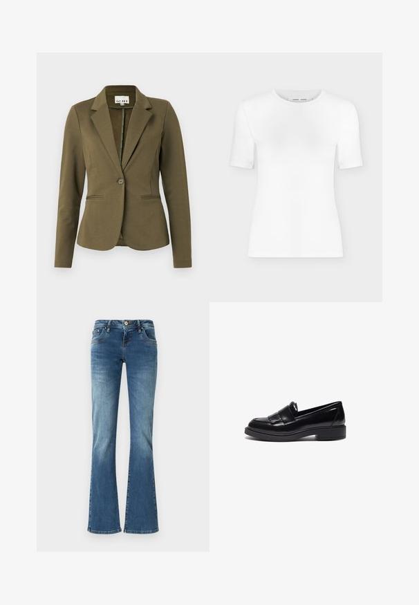 Olijfgroene blazer met een notch-kraag, enkele knoopsluiting, twee voorzakken en een gestructureerde stof. Minimalistisch ontwerp.; Wit T-shirt met korte mouwen en een ronde hals, een slanke pasvorm en geribbelde stof, weergegeven op een effen lichtgrijze achtergrond.; Flared denim jeans in medium blue met contrasterende stiksels, vijf zakken en een klassieke knop- en ritssluiting.; Zwarte leren loafers met een sleek design, voorzien van een ronde neus, decoratieve franjes en een lage, getextureerde rubberen zool.
