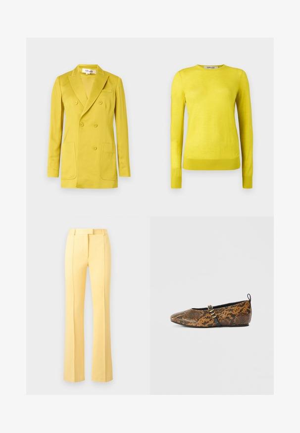 Blazer croisé jaune vif, fabriqué en tissu lisse, doté de revers à encoches, deux poches avant et une poche poitrine unique.; Pull jaune à manches longues en matière légère, avec un col rond et des poignets et un ourlet côtelés. Texture lisse avec une coloration uniforme.; Pantalon jaune sur mesure pour femme avec des plis marqués à l'avant et des passants de ceinture sur un fond uni gris clair.; Ballerine en simili motif peau de serpent avec des nuances de brun et de noir. Dotée d'une bride noire et d’un détail en métal doré. Texture lisse.