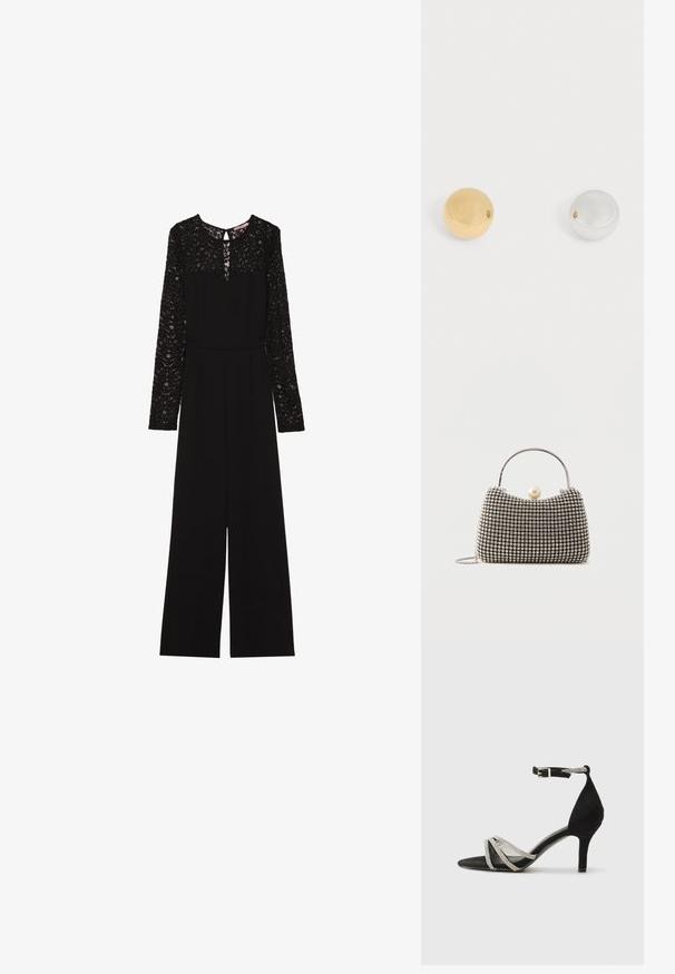 Sort jumpsuit med lange spidsede ærmer, en nøglehulsudskæring og vidde ben. Fremstillet af et blødt, struktureret stof.; Sort hæl sandal med en ruskindsstruktur, der har korsede netstropper prydet med sølvdetaljer og en spænde om anklen.; Lille håndtaske med sølv gittermønster, buet håndtag, stor perle lukning og en tynd sølvkæde strop på en ensfarvet baggrund.; To glatte, runde metalbold placeret side om side på en hvid baggrund, den ene guldfarvet og den anden sølvfarvet.