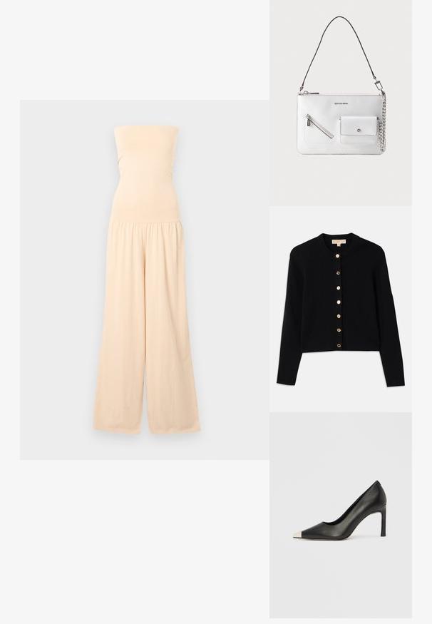 Beige strapless jumpsuit met een aansluitend lijfje en wijde pijpen, gegatherd bij de taille, weergegeven tegen een lichtgrijze achtergrond.; Zwarte cardigan van zacht stof, met een ronde hals, lange mouwen en zes gouden knopen aan de voorkant.; Zwarte leren hoge hak met een spits toelopende neus en een metalen zilverkleurige kap. Heeft een gladde afwerking en een slanke hak van 10 cm.; Witte leren handtas met afneembare zwarte band, voorvak met rits en klein zilverkleurig vak met kettingdetail.
