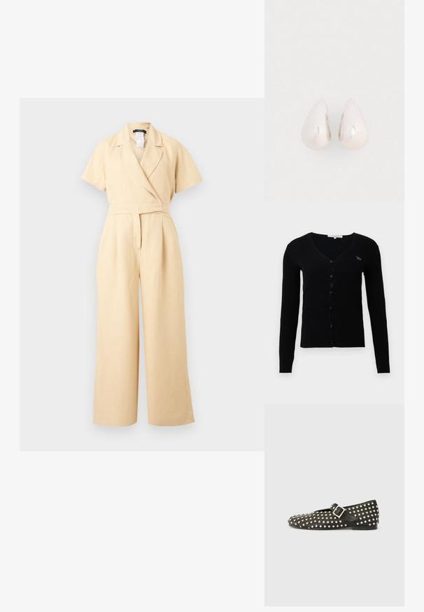 Beige kortærmet jumpsuit med vide ben, omslagsstil V-hals og taljeret pasform, lavet af letvægtsstof.; Sort ribbet langærmet cardigan med V-hals, frontknapper og lille ræv logo på venstre bryst.; Sort flad sko med rundet tå, pyntet med sølvnitter. Har en spænde-rem over vristen. Glat tekstur, lav hæl.; Sølvmetal dråbeøreringe med en glat, reflekterende overflade og tåreform, der har et sammenhængende design uden synlige udsmykninger.