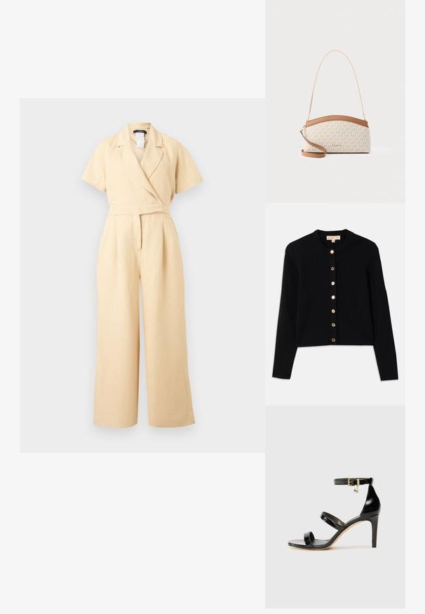 Beige kortærmet jumpsuit med vide ben, omslagsstil V-hals og taljeret pasform, lavet af letvægtsstof.; Sort cardigan lavet af blødt stof, med rund halsudskæring, lange ærmer og seks guldtonede knapper foran.; Sorte patenterede lædersandaler med tre stropper, ankelspænde og 10 cm stiletthæl. Har detaljer i guld og et logo charms.; Lille beige og brun Michael Kors skuldertaske med guldkæde-strap og MK-logo mønster over hele overfladen.