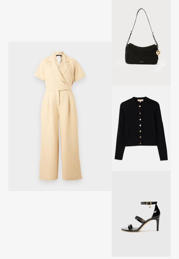 Beige korte mouw jumpsuit met wijde pijpen, overslag V-halskraag en getailleerde taille, gemaakt van lichtgewicht stof.; Zwarte cardigan van zacht stof, met een ronde hals, lange mouwen en zes gouden knopen aan de voorkant.; Zwarte gepatineerde leren sandaal met drie banden, enkelgesp en 10 cm hoge stiletto hak. Bevat gouden hardwaredetails en een logo charm.; Zwarte Michael Kors schoudertas met gouden logo bedeltje, verstelbare band en ritssluiting op een effen witte achtergrond.