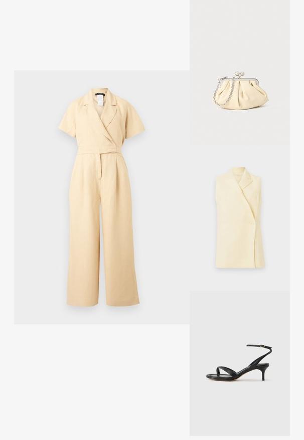 Beiger Jumpsuit mit kurzen Ärmeln, weitem Bein, Wickel-V-Ausschnitt und taillierter Passform, gefertigt aus leichtem Stoff.; Ärmelloser gelber Blazer mit Spitzkragen, Einzelknopfverschluss und taillierter Form. Sanfter Stoff mit glatter Struktur.; Schwarze Ledersandale für Damen mit dünnen Riemchen, einer Zehenlasche, einer Knöchelschnalle und einem mittelhohen Stöckelabsatz vor neutralem Hintergrund.; Faltige beigefarbene Ledertasche mit einem silbernen Metallrahmen, ausgestattet mit zwei runden dekorativen Verschlüssen und einem silbernen Kettenriemen.