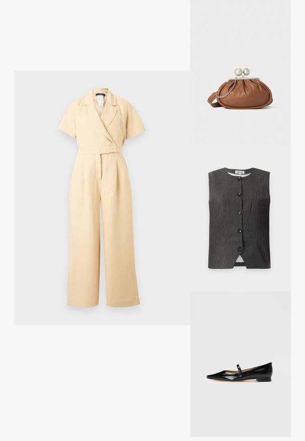 Beige kortærmet jumpsuit med vide ben, omslagsstil V-hals og taljeret pasform, lavet af letvægtsstof.; Mørk ærmeløs vest med lodrette striber, der har fem frontknapper, rund halsudskæring samt et glat stof med en subtil glans.; Sorte patenterede læder Mary Jane flade sko med spids tå, én rem og lav hæl på ensfarvet baggrund.; Brun læder clutch-pung med sølv kugleklap og en lille sølv kædedetalje på en hvid baggrund.