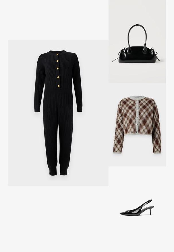 Schwarzer, gerippter Strick-Einteiler mit langen Ärmeln, goldenen Knöpfen vorne, tailliertem Schnitt und zulaufenden Hosenbeinen mit Bündchen.; Kurzes Cardigan in einem braun-grauen-beigen Rautenmuster. Mit einem Rundhalsausschnitt und fünf silberfarbenen Knöpfen auf der Vorderseite.; Schwarze patentierte Slingback-Absätze mit spitzem Zehenbereich und glänzender Oberfläche. Besitzt einen schlanken Absatz und eine abgerundete Akzentuierung am Schuhoberteil.; Kleine schwarze glänzende Handtasche mit zwei langen Griffen und seitlichen Kordelzug-Details vor einfachem hellem Hintergrund.
