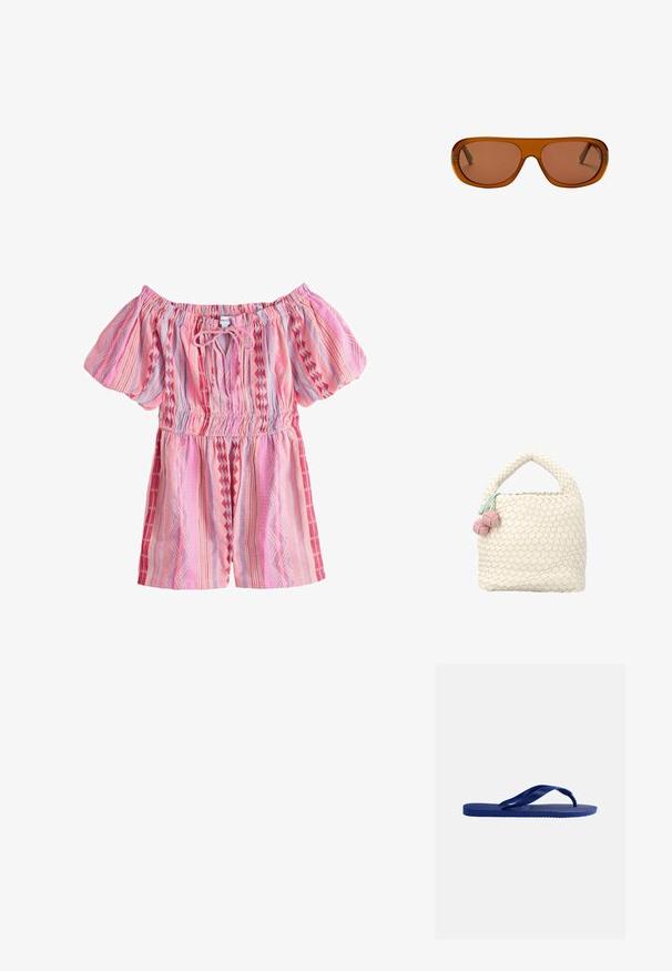 Roze meisjes romper met blote schouders, pofmouwen, elastische taille, strik aan de voorkant en verticale gestreepte geometrische patronen in rode en paarse tinten.; Blauwe rubberen teenslipper met gestructureerde zool en Y-vormige bandjes, afgebeeld tegen een effen witte achtergrond.; Bruine oversized rechthoekige zonnebril met dikke monturen en bijpassende getinte glazen, weergegeven tegen een witte achtergrond.; Kleine crèmekleurige geweven handtas met dikke handgreep en twee roze geknoopte kwastjes bevestigd met groene koordjes.