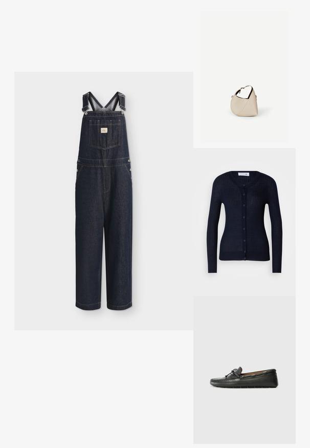Dunkelblaue Denim-Latzhosen mit verstellbaren Schulterriemen, vordere Brusttasche mit Logopatch und weiten geraden Beinen.; Dunkelblauer gerippter Cardigan aus leichtem Material, mit Rundhalsausschnitt, langen Ärmeln und einer durchgehenden Knopfleiste mit sechs Knöpfen.; Schwarze Lederbootsschuhe mit rundem Zehenbereich, gestickten Details, kleinem Schleifenakzent und Gummisohle. Glatte Textur und schlankes Design.; Beige Ledertasche in Halbmondform mit einem einzelnen Schulterriemen und minimaler Nahtgestaltung, vor einem schlichten weißen Hintergrund.