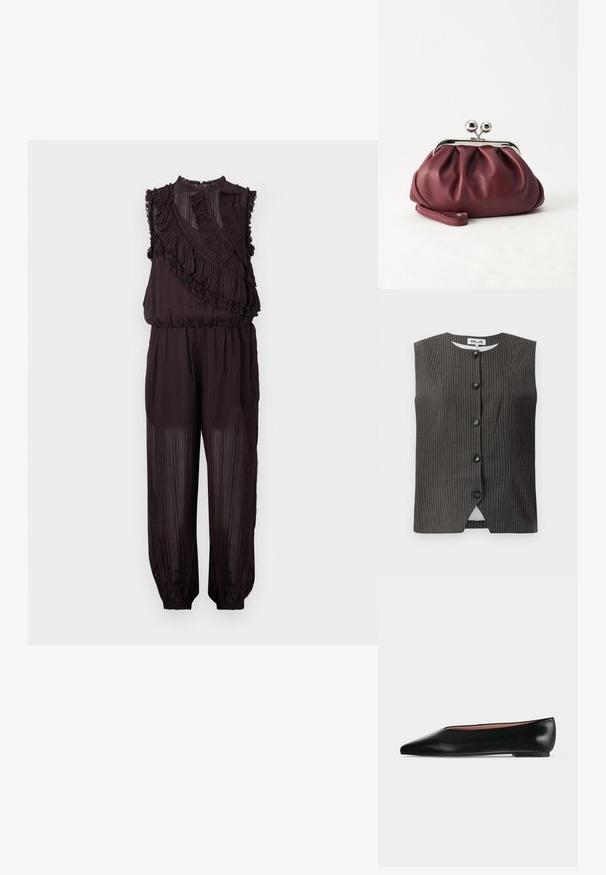 Ærmeløs mørkebrunt jumpsuit med høj hals, bølgede diagonale plisseringer på toppen, elastisk talje og tilspidsede, gennemsigtige bukser.; Mørk ærmeløs vest med lodrette striber, der har fem frontknapper, rund halsudskæring samt et glat stof med en subtil glans.; Sort damesko i læder med flad hæl og spids tå, vist fra siden på en ensfarvet lys grå baggrund.; Lille bordeauxlæder clutch-pung med sølv metal lukning og håndledsrem på hvid baggrund.
