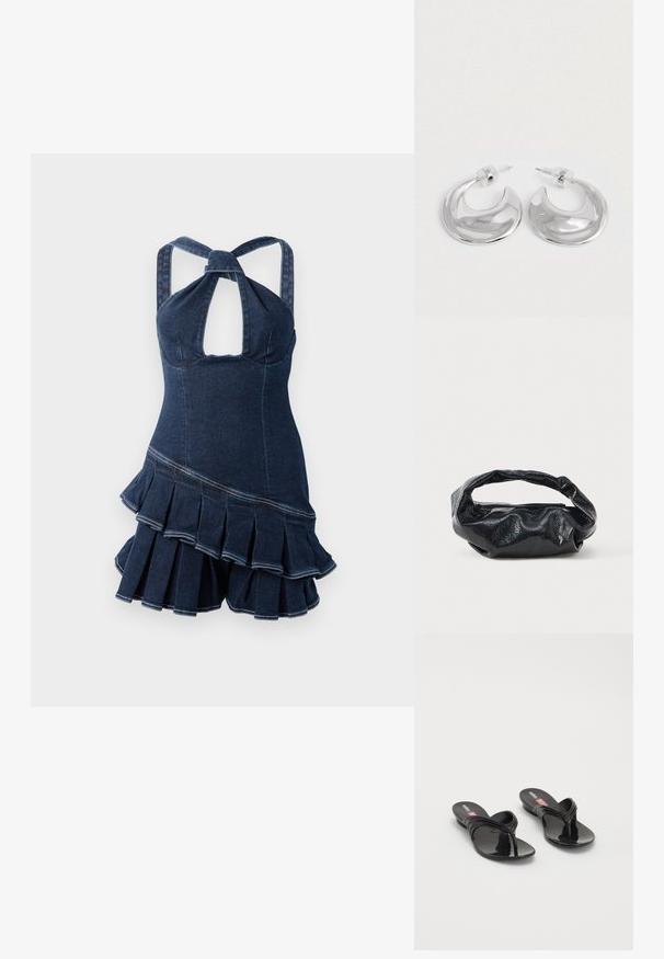 Denim halterjurk met een keyhole-halslijn, aangesloten bovenstuk en gefronteerde uitlopende zoom. Donkerblauwe stof met zichtbare stikseldetails.; Melissa QUANTUM THONG X DIESEL - Teensandalen - black; Zwarte tas van glanzend, textuur materiaal met een ronde, gedraaide handgreep en een ritsluiting. Heeft een zacht, gekreukt ontwerp.; Een paar gepolijste zilveren halve maanvormige creolen met heldere plastic achterkanten op een witte ondergrond.