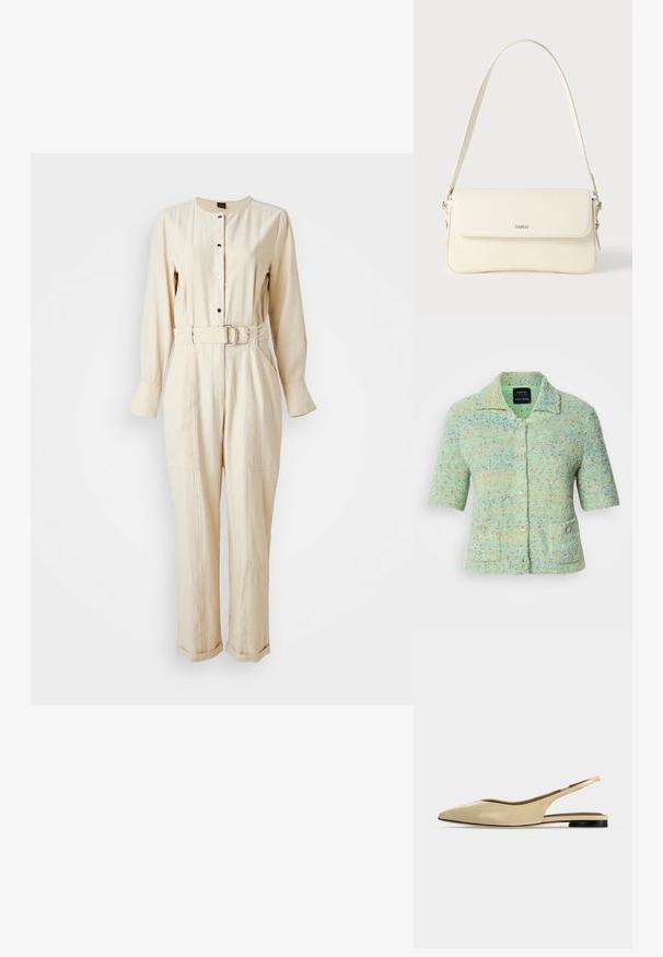 Beige bomulds jumpsuit med lange ærmer, rund halsudskæring, frontlukning med knapper, bælte i taljen og lige ben.; Kortærmet mintgrøn strikket cardigan med en tekstureret overflade, der har farverige prikke, en krave og fire knaplukninger.; Beige spids tå slingback flad sko med lav sort hæl og en glat læderfinish, vist fra siden på en ensfarvet baggrund.; Cremefarvet læder skuldertaske med flaplukning, sølvfarvet beslag, en enkelt justerbar rem og diskrete logodetaljer.