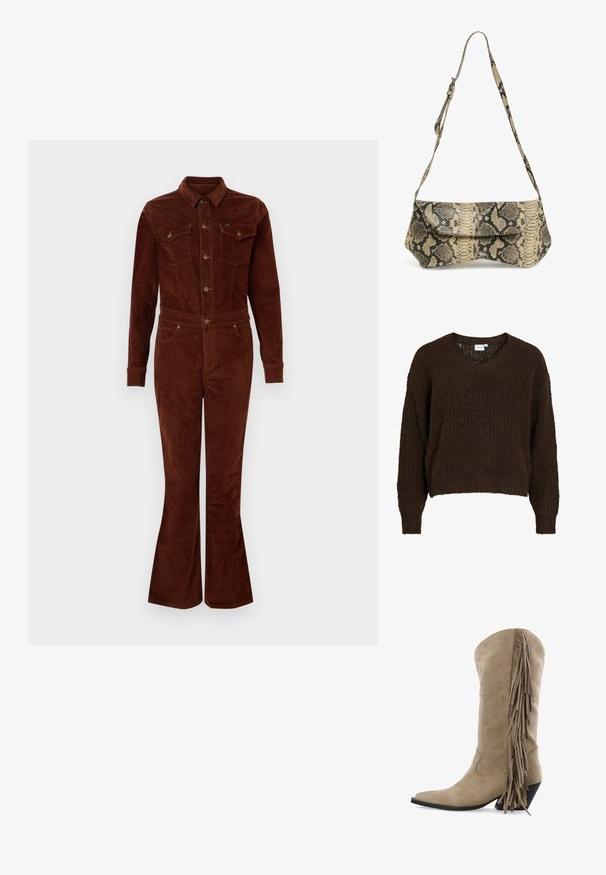 Brauner Corduroy-Overall mit Kragen, langen Ärmeln, lässigen Beinen, Brusttaschen und metallischen Knopfakzenten. Glatte Textur und taillierter Schnitt.; Brauner gestrickter Pullover mit V-Ausschnitt, langen Ärmeln und lockerem Schnitt. Das strukturierte Gewebe hat ein weiches, flauschiges Aussehen. Innen sichtbares Etikett.; Beiger Wildleder-Cowboystiefel mit spitz zulaufender Spitze, gestapeltem schrägem Absatz und langem Fransen-Detail entlang der seitlichen Schaftseite.; Kleine Schultertasche mit verstellbarem Riemen im beige-schwarzen Schlangenledermuster und Klappverschluss.