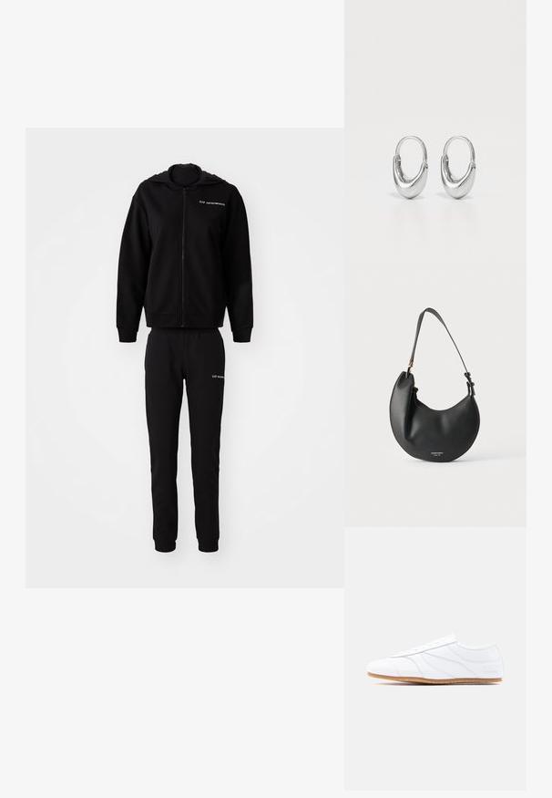 Sort sweatshirt og matchende joggers, lavet af blødt stof. Hættejakke med lynlås, elastiske manchetter og talje. Logo trykt på begge dele.; Hvid lavtstående sneaker med snøresystem, glat læderoverdel, diskrete syninger og lysbrun gummisål.; Sort læder skuldertaske i halvmåneform med justerbar rem og lille hvid logo tekst foran mod en lys baggrund.; Sølv hoops øreringe med en buet, tårnformet skulptur og poleret finish. Har en sikker lås og glat overflade.