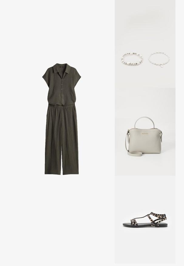 Olijfgroene jumpsuit van gestructureerde stof, met korte mouwen, een kraag, knopen aan de voorkant, een elastische taille en brede broekspijpen.; Zwarte platte sandalen met meerdere bandjes, voorzien van gouden studs en een gespsluiting. Glad zool en minimalistische constructie.; Grijze leren handtas met een textuur oppervlak, bovenste ritsluiting, korte handgreep en een afneembare schouderriem. Gouden merkl logo aan de voorkant.; Twee zilveren kralenarmbanden op een witte achtergrond; één met onregelmatige kralen en de andere met uniforme kralen en een kleine druppelvormige bedel.