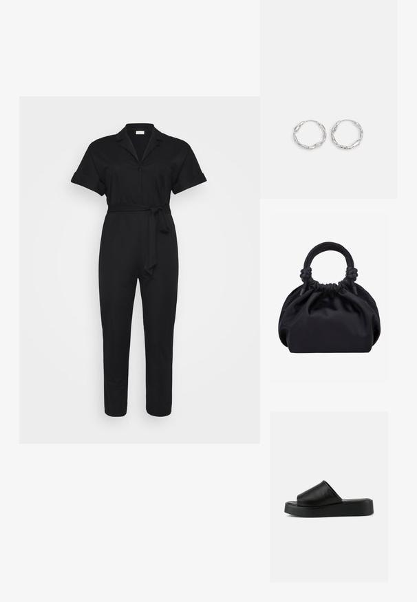 Schwarzer Jumpsuit mit kurzen Ärmeln, einem Kragen und einem Gürtel in der Taille. Vor einem weißen Hintergrund platziert. schlichtes und stilvolles Design.; Schwarzer Slip-On Plateau-Sandale mit breitem Lederobermaterial und dicker Sohle, seitlich auf grauem Hintergrund gezeigt.; Schwarze weiche Stoffhandtasche mit gerafftem oberen Rand und runden, gepolsterten Griffen, die auf jeder Seite mit Knoten gebunden sind.; Silberne Creolen mit einer welligen, unregelmäßigen Textur. Besitzen eine dünne, kreisförmige Form und eine reflektierende Oberfläche.
