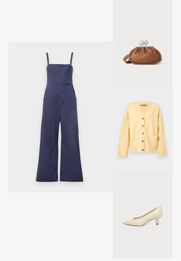 Mørkeblå jumpsuit med tynde stropper, tætsiddende bodice og brede bukser. Har en lynlås bagpå og en glat stofstruktur.; Lysegul cardigan med V-hals, lange ærmer, fem knapper foran og to lommer ved den forreste kant.; Kremfarvet damesko med spids snude og lav hæl, hvor hælen er rund og kugleformet, på en ensfarvet baggrund.; Brun læder clutch-pung med sølv kugleklap og en lille sølv kædedetalje på en hvid baggrund.