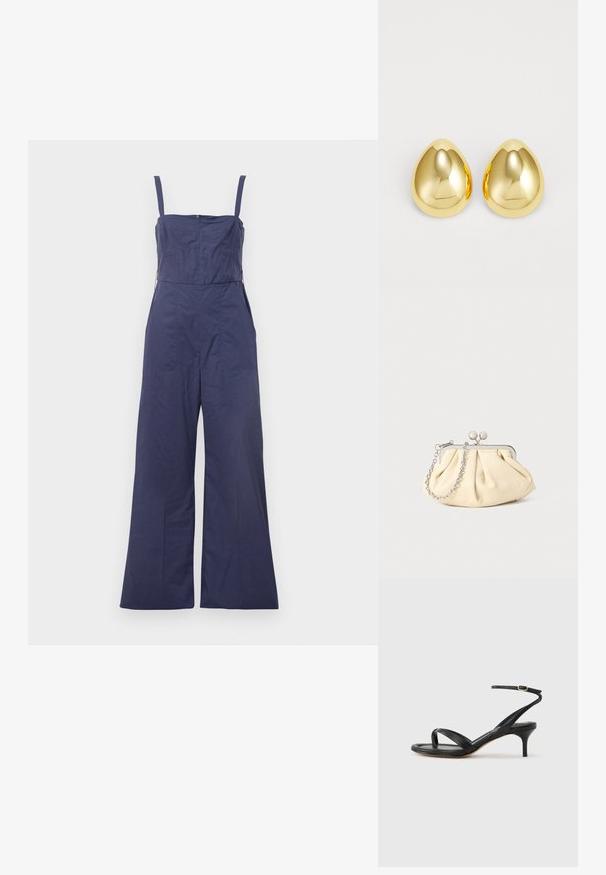Mørkeblå jumpsuit med tynde stropper, tætsiddende bodice og brede bukser. Har en lynlås bagpå og en glat stofstruktur.; Sort damesandal i læder med tynde remme, en tå-loop, ankelspænde og en mellemhøj stiletthæl på en neutral baggrund.; Plisseret beige læderclutch med en sølvmetalramme, der har to runde dekorative låse og en sølvkædetrasporte.; Guldfarvede studøreringe med en glat, poleret overflade og dråbeform, der reflekterer lys for en skinnende finish.