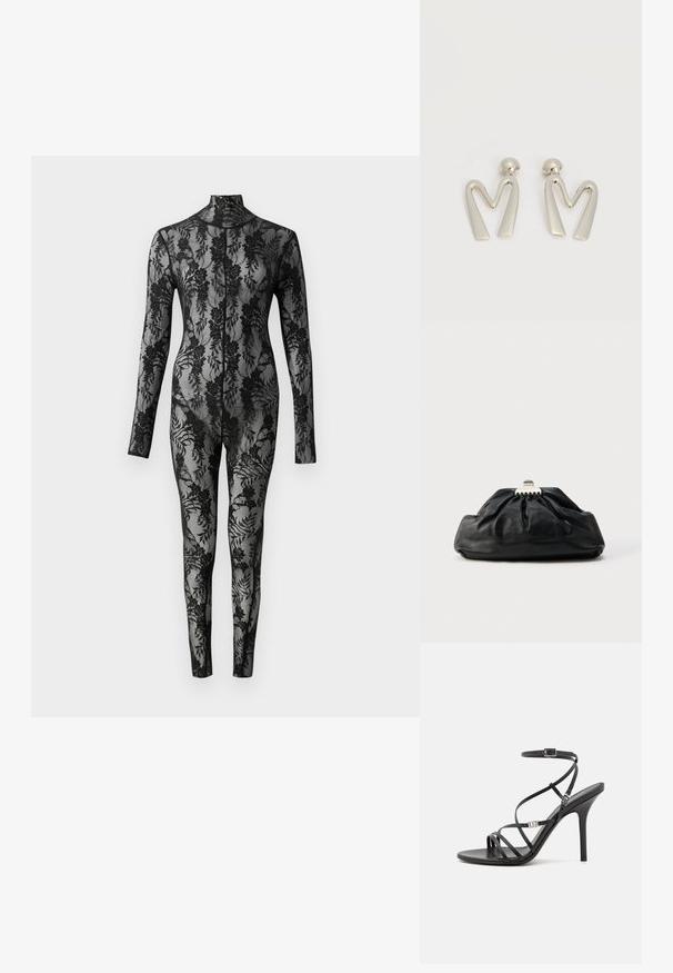 Zwart kanten bodysuit met lange mouwen, hoge kraag en een bloemmotief dat het hele oppervlak bedekt. Strak aansluitend ontwerp met doorzichtige textuur.; Zwarte hoge hakken sandaal met dunne banden, een enkelgesp, een gladleren oppervlak en een slanke stilettohak.; Zwarte leren clutch met een geplooide textuur, metalen sluiting en een subtiel geperst logo aan de voorkant. Afgeronde vorm.; Paar zilverkleurige metalen oorbellen in de vorm van een hoekige letter M met afgeronde stekers op een witte achtergrond.