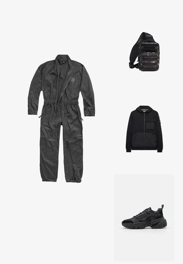 Mono negro de manga larga con cremallera frontal, cintura y puños elásticos, múltiples bolsillos con cremallera y cuello mao con botón a presión.; Sudadera con capucha negra con cremallera, bolsillo frontal con solapa, dos bolsillos laterales con botones, puños acanalados y un pequeño parche en la manga izquierda.; Zapatillas negras que combinan materiales lisos y texturizados, con suela gruesa, diseño con cordones y acentos laterales distintivos.; Bolsa táctica de bandolera compacta en camuflaje negro y gris con múltiples compartimentos con cremallera y correa de hombro acolchada y ajustable.