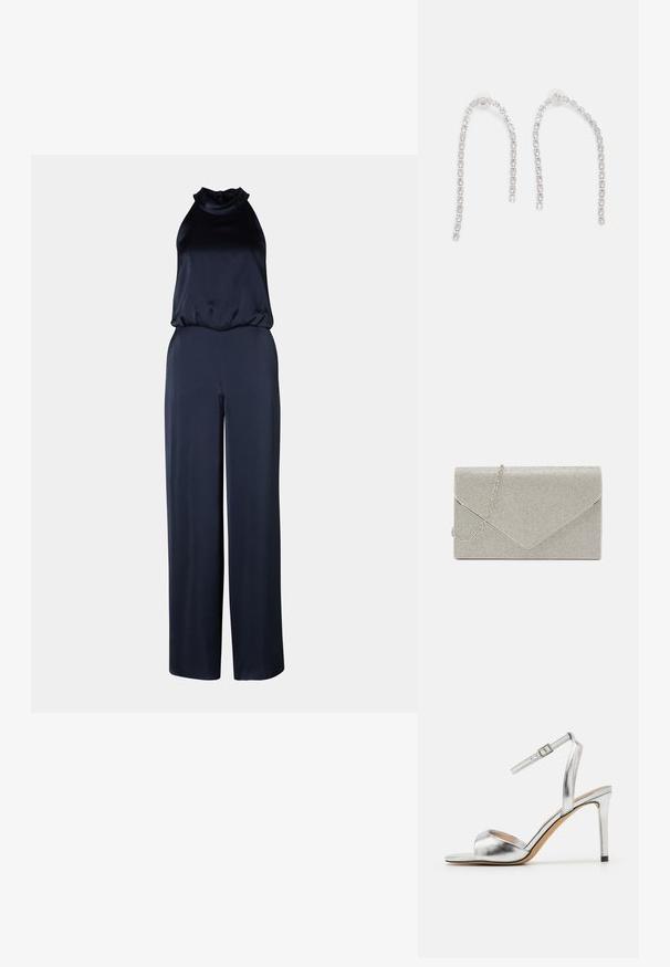 Marineblå jumpsuit med høj hals og ærmeløs design. Lavet af glat stof, med vide bukser og en afslappet pasform.; Sølv højhælet sandal med åbent tå, metallisk tekstur og justerbar ankelrem. Har en spidse stiletto hæl og glat indersål.; Metallic sølv clutch taske med et kuvert-design, udsmykket med et struktureret mønster, der har en aftagelig kæde-strop.; Sølvøreringe med hængende kæder, prydet med flere klare ædelsten arrangeret i et lineært mønster, der giver en glitrende effekt.